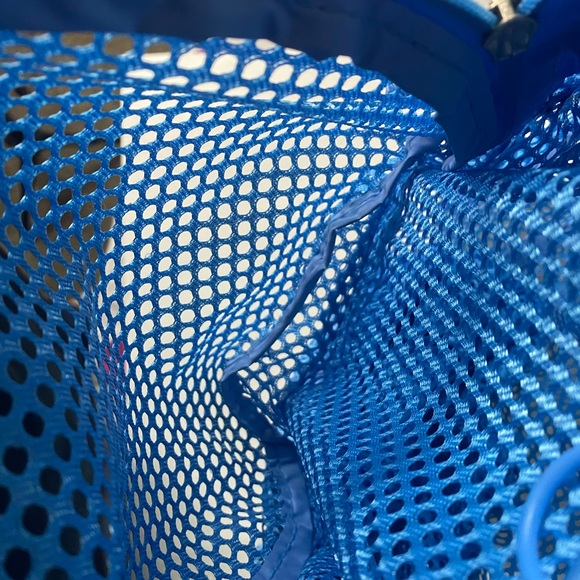 * EastSport Blue Mesh Sling Backpack with separate shoe/ sport bag  security bag - Picture 11 of 11